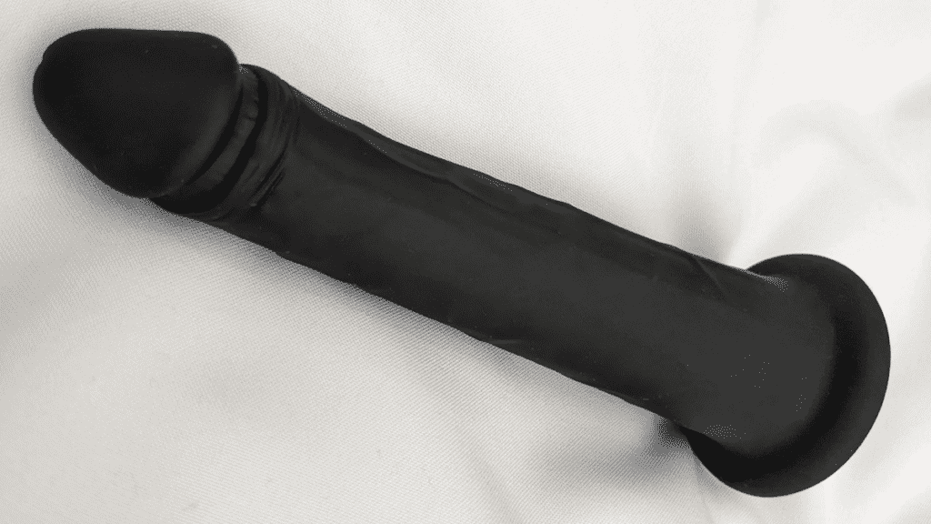 dildo with vacuum lock by kiiroo