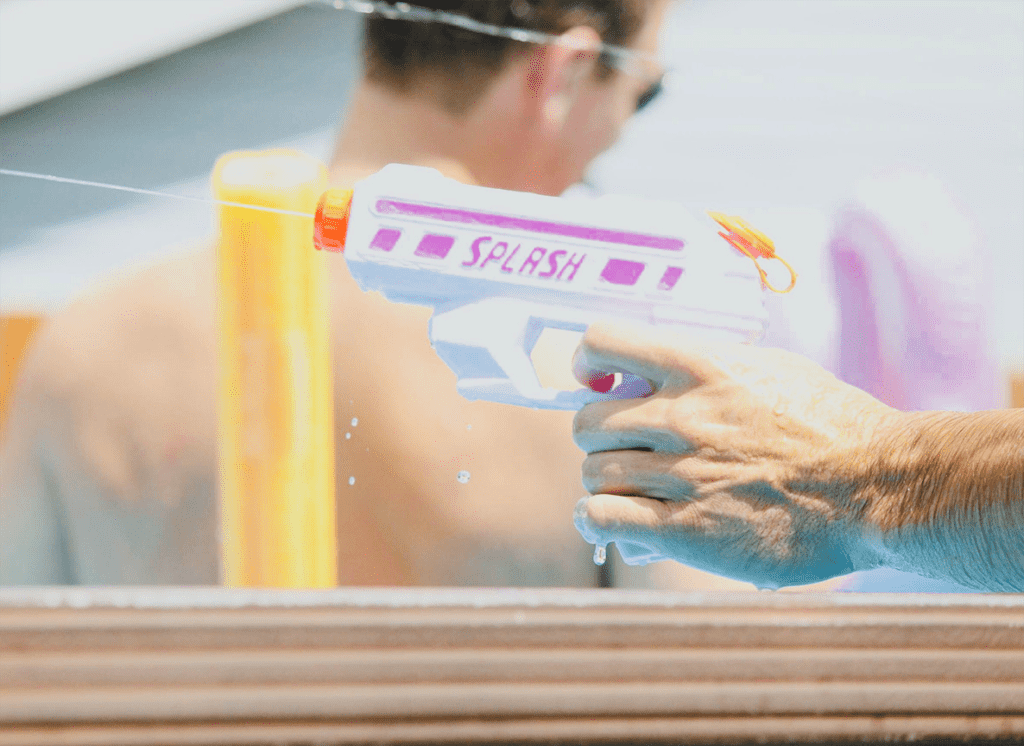 squirting water gun